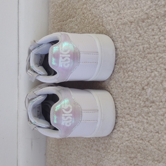 Women's Asics size 7 color white court shoe - Picture 5 of 6